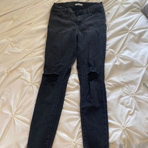 Black Highrise skinny jeans